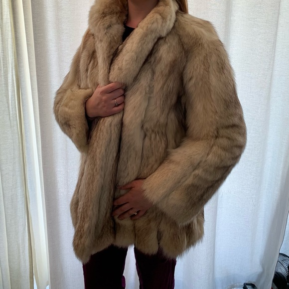 SAGA FOX FUR COAT - Picture 2 of 11